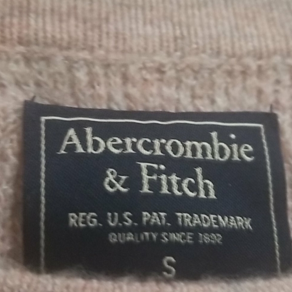 Abercrombie & Fitch Pink Sweater! - Picture 3 of 7